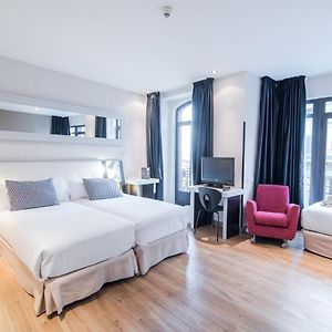 Quintuple Room