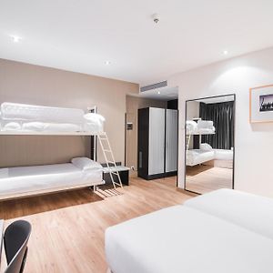 Quintuple Room